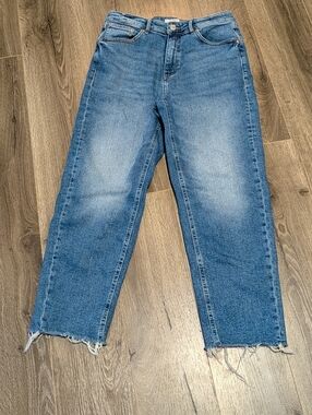 B Young | cropped Jeans. Cropped. High Waist. Size 30. Raw Edge Hems.